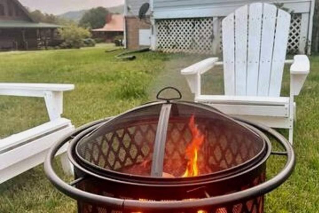 Bears Valley Inn - Great Location! - Peaceful, Children And Dog Friendly Retreat - Less Than 15 Min To All Attractions - Private Pool Club & Fishing Hole - Game Room With Tv Сивиървил Екстериор снимка