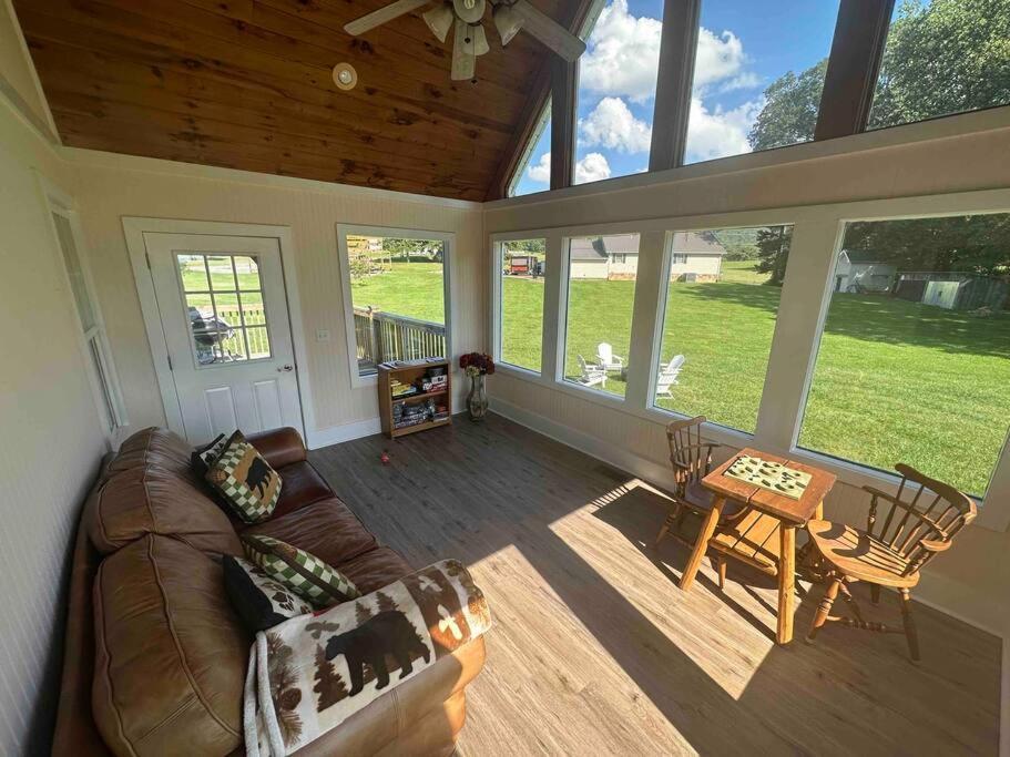 Bears Valley Inn - Great Location! - Peaceful, Children And Dog Friendly Retreat - Less Than 15 Min To All Attractions - Private Pool Club & Fishing Hole - Game Room With Tv Сивиървил Екстериор снимка