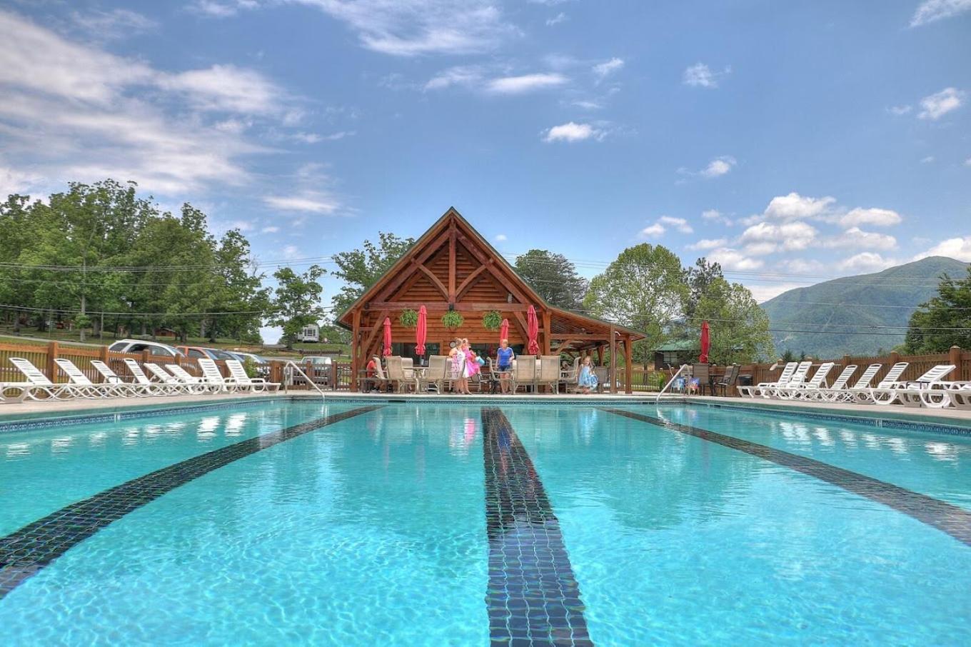 Bears Valley Inn - Great Location! - Peaceful, Children And Dog Friendly Retreat - Less Than 15 Min To All Attractions - Private Pool Club & Fishing Hole - Game Room With Tv Сивиървил Екстериор снимка